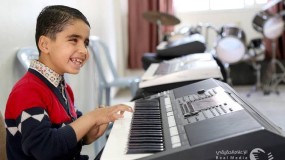 ميرسي الأمريكية تتبرع بمبلغ 300 ألف دولار  لإدامة الخدمات التعليمية للأطفال المعاقين بصريا في غزة