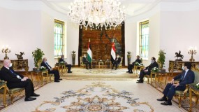 السيسي يؤكد لعباس دعم مصر للخيارات الفلسطينية تجاه التسوية السياسية