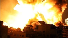 طائرات الاحتلال تستهدف مجمع أنصار غرب مدينة غزة