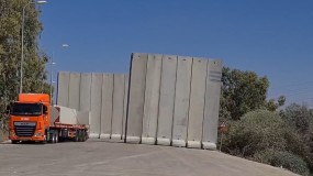 الاحتلال يواصل نشر الجدران الاسمنتية المخصصة للتحصين على طول حدود القطاع