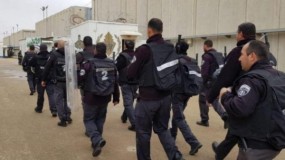 الاحتلال يحول سجن ريمون لثكنة عسكرية والأسرى يجددون حرق الغرف