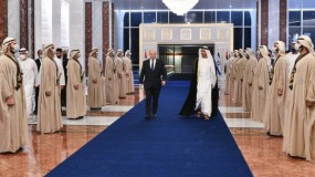 رئيس وزراء الاحتلال الإسرائيلي يصل إلى الإمارات ويلتقي محمد بن زايد