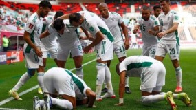 الجزائر تتوج بكأس العرب بعد فوزها على تونس في المباراة النهائية