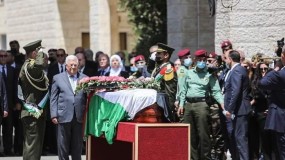 في موكب عسكري رسمي.. بدء تشييع جنازة شيرين أبوعاقلة في رام الله