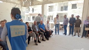 د. ابو هولي يتفقد مخيم اليرموك برفقة وفد من اللجنة الاستشارية للأونروا ويلتقون باللاجئين العائدين الى المخيم