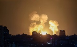 طائرات الاحتلال تشن غارات على أهداف في قطاع غزة