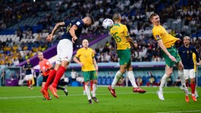 فرنسا تسحق أستراليا بأربعة أهداف لهدف في كأس العالم