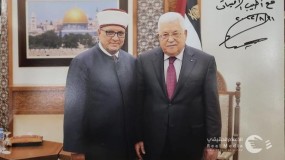 الرئيس عباس يُهاتف وزير الأوقاف بعد تعرضه لوعكة صحية