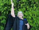 استرالية تحتفل بالتخرج بعمر 73: لا تتوقفوا عن التعلم