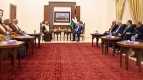 الرئيس عباس يلتقي بوزير الخارجية العُماني في رام الله
