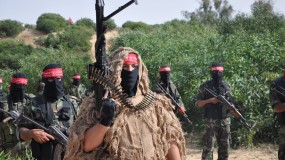 "المقاومة الوطنية" تُخرّج دورة الشهيد حسن منصور للعشرات من مقاتليها شمال قطاع غزة