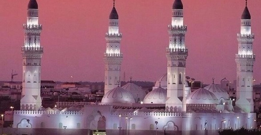 مسجد قباء أول مسجد بناه المسلمون في عهد النبي صلى الله عليه وسلم بعد الهجرة مباشرة
